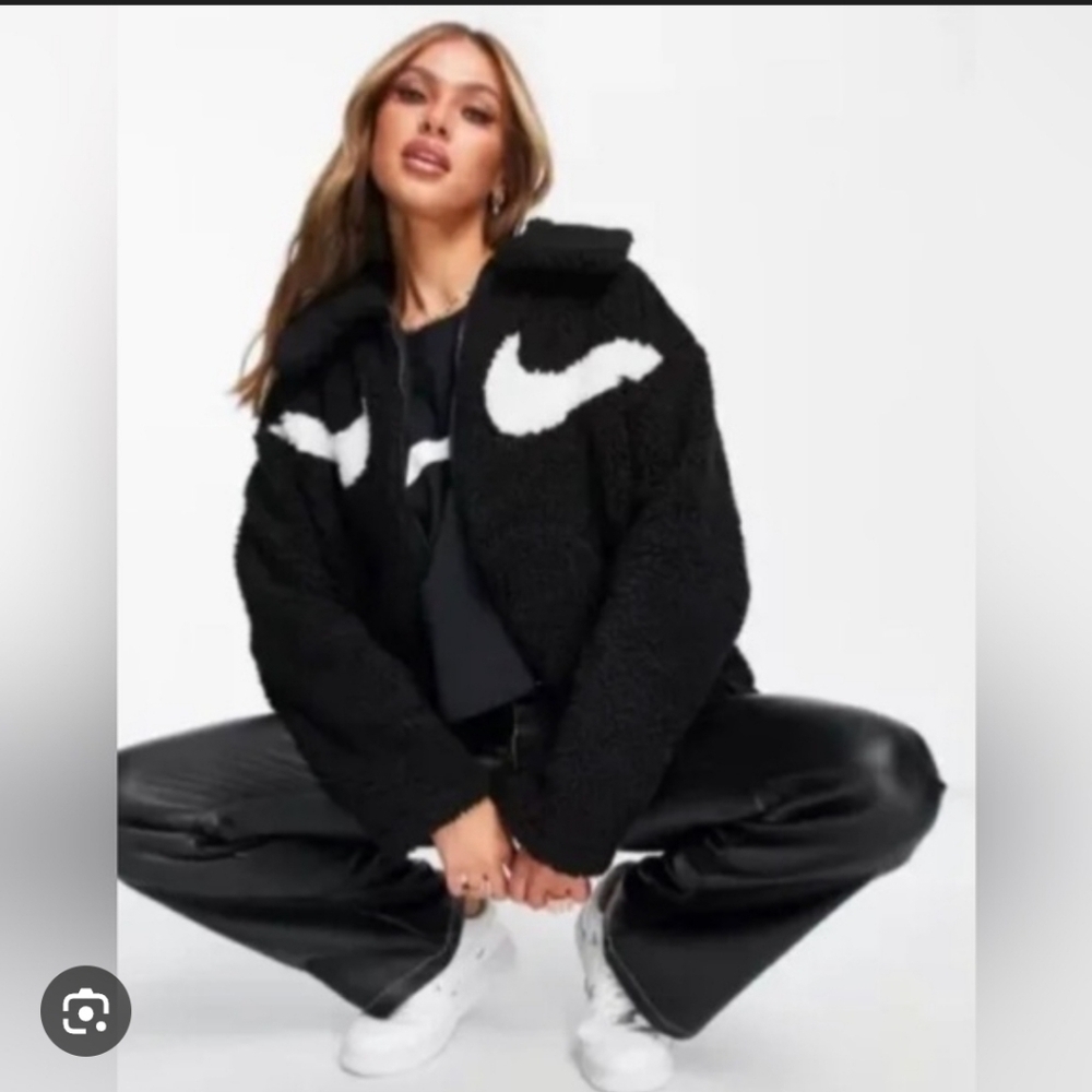 Nike Women's Black and White Jacket_Med
